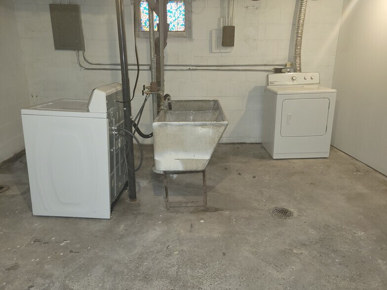 Building Photo - 2560 S Austin St