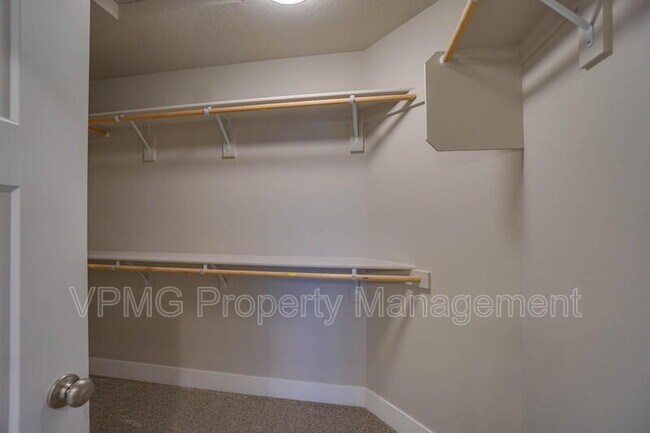 Building Photo - 2331 E Otter Lp