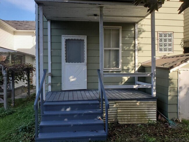 Building Photo - 195 D St