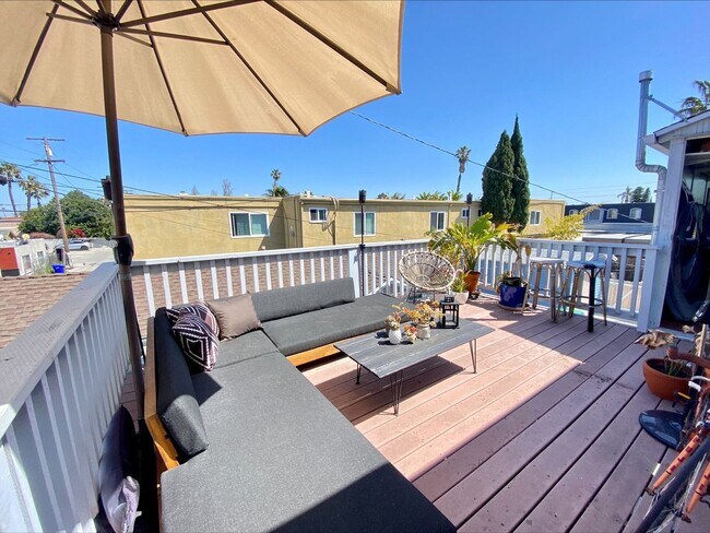 Building Photo - CHARMING NORTH PARKING ONE BEDROOM! LARGE ...