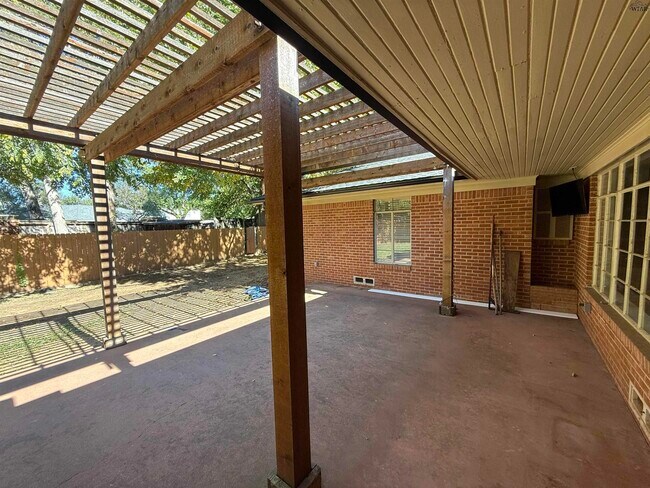 Building Photo - 2208 Avondale St