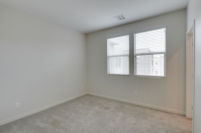 Building Photo - EXCEPTIONAL 2 BEDROOM HOME IN 89135