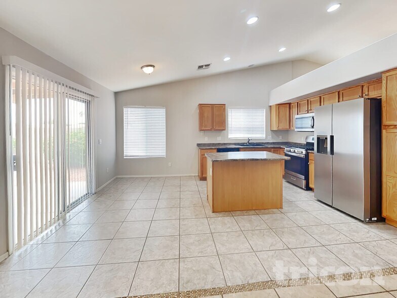 Building Photo - 5521 N 103rd Dr