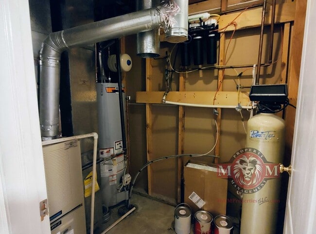 Building Photo - 5 BD 3 BA 2900 sq ft HOME IN DRAPER.