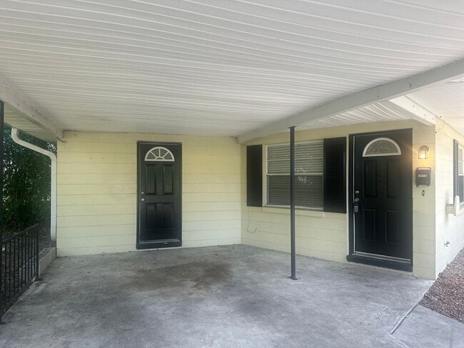 Primary Photo - 2 Bedroom 1 Bath Duplex - Priced to Rent!