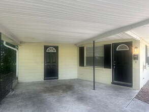 Building Photo - 2 Bedroom 1 Bath Duplex - Priced to Rent!