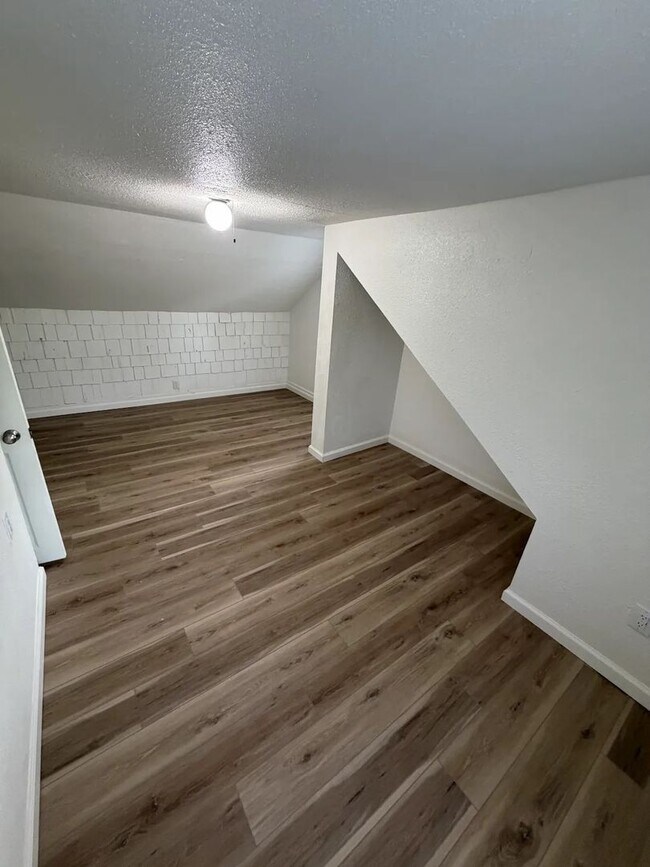 Building Photo - 3-Bedroom 1-Bathroom Single Family Home