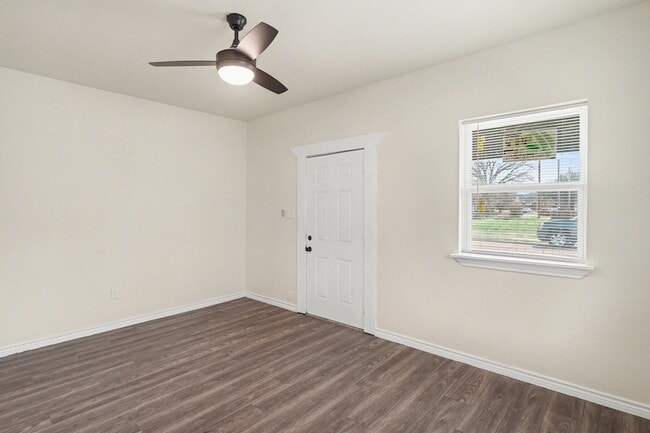 Building Photo - 4805 Belmont Ave