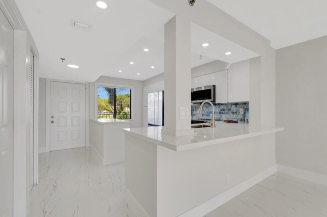 Building Photo - 7240 Huntington Ln