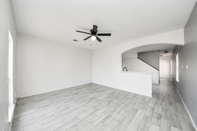 Building Photo - 10217 Teneha Dr