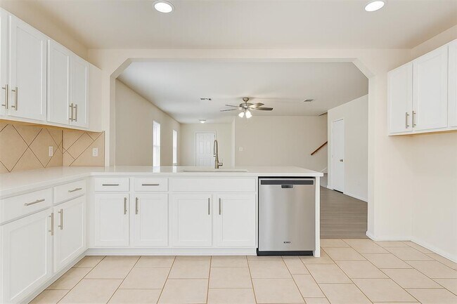 Building Photo - 7432 Cayenne Ln