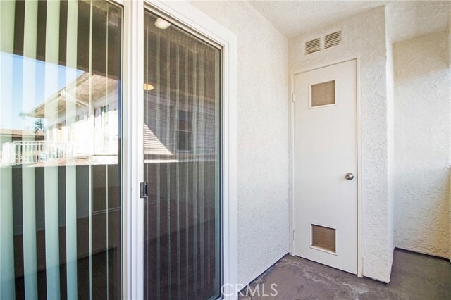 Building Photo - 1322 E 3rd St