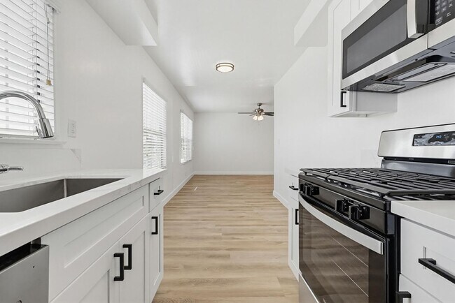 Interior Photo - Mid-Century Property Amid South LA’s Vital Commercial Corridor