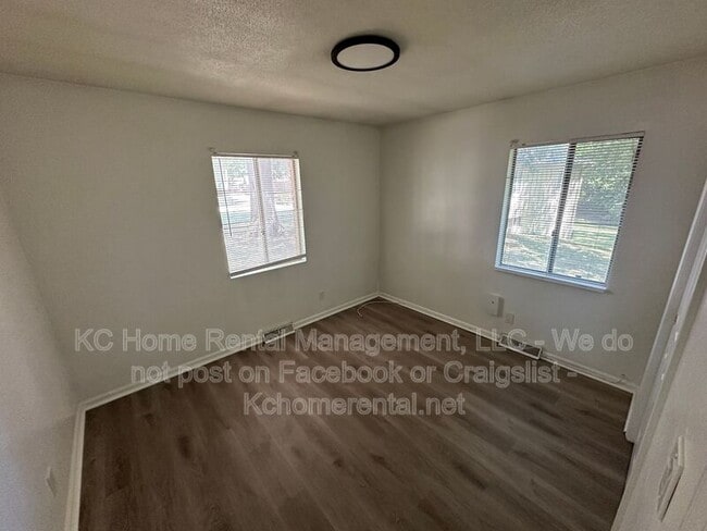Building Photo - 1705 N 76th Terrace