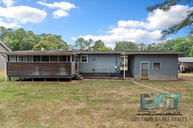 Building Photo - 2 Bedroom, 2 Bath Home located in Tanglewood Shores