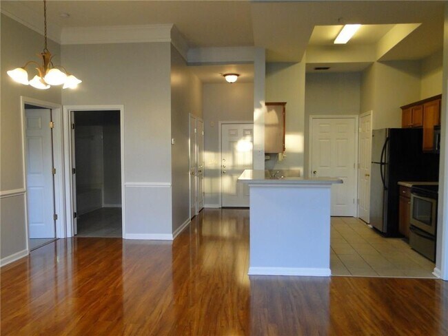 Building Photo - 2700 Pine Tree Rd NE