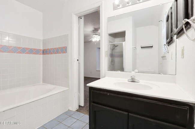 Building Photo - 4620 Loma De Cobre Dr