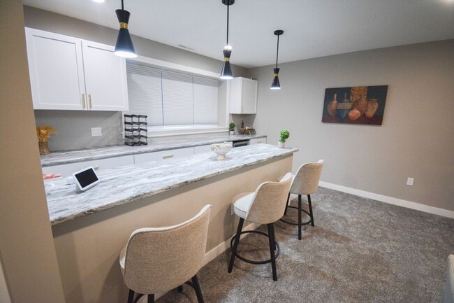 Building Photo - 5 Bed | 3 Bath | Luxury Living at Its Finest