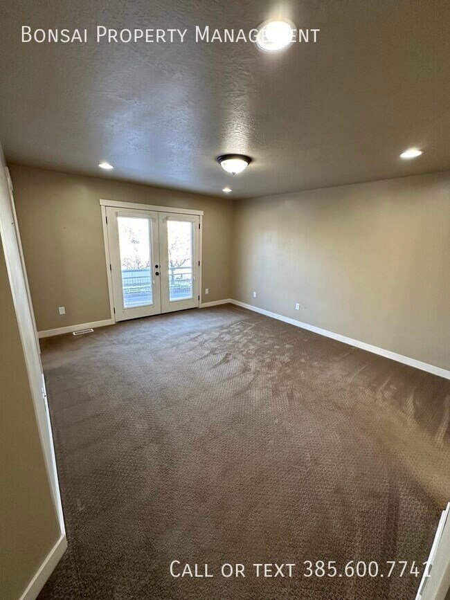 Building Photo - 3711 Summer Heights Dr