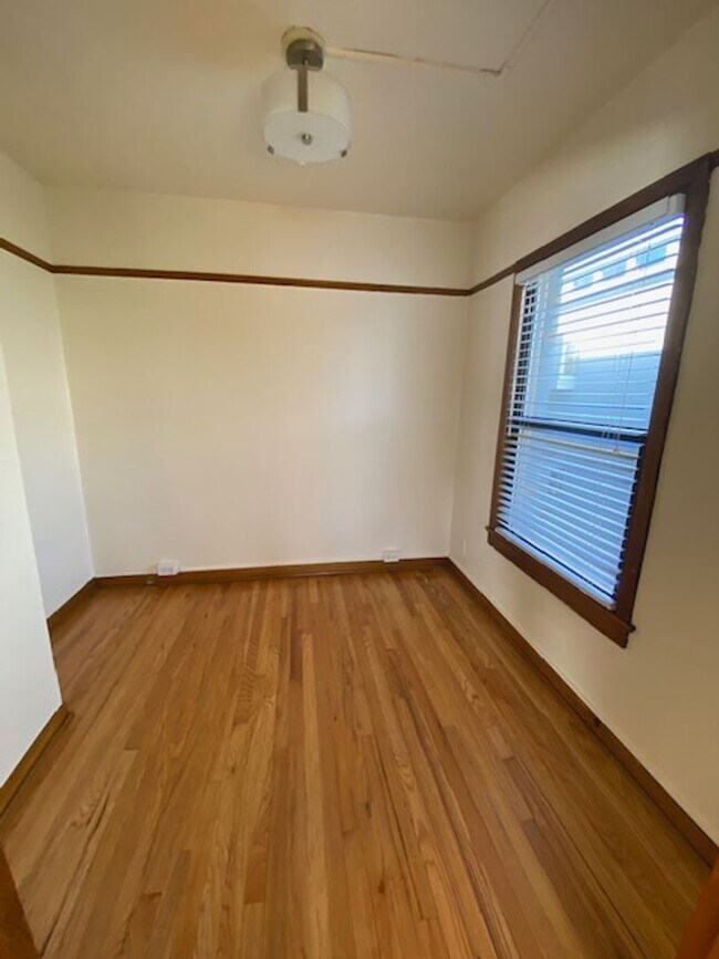 Interior Photo - Dixonian