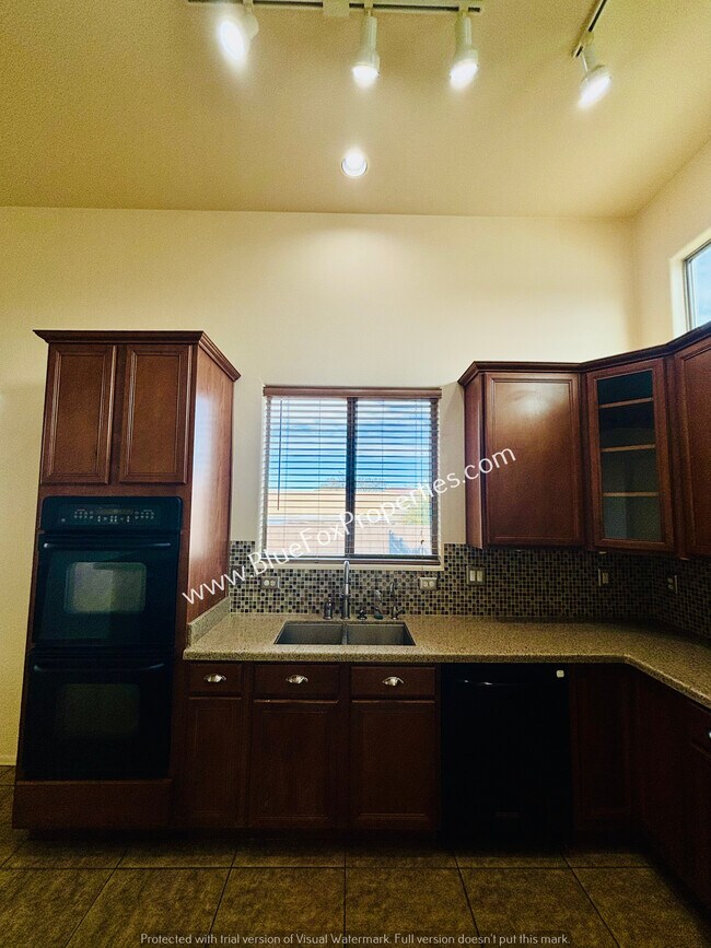 Building Photo - 7910 W Little Eagle Ct