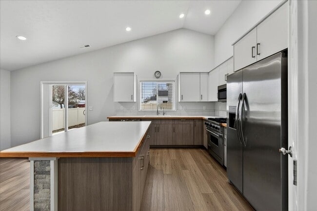 Building Photo - 878 W Jasper St