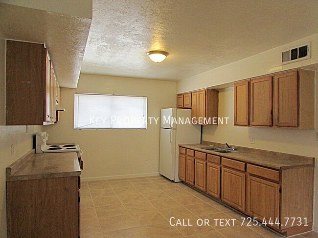 Building Photo - 2 BED 1 BATH CONDO NEAR STRATOSPHERE WITH ...