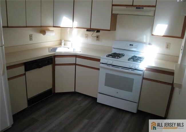 Building Photo - 152 Darwin Ln