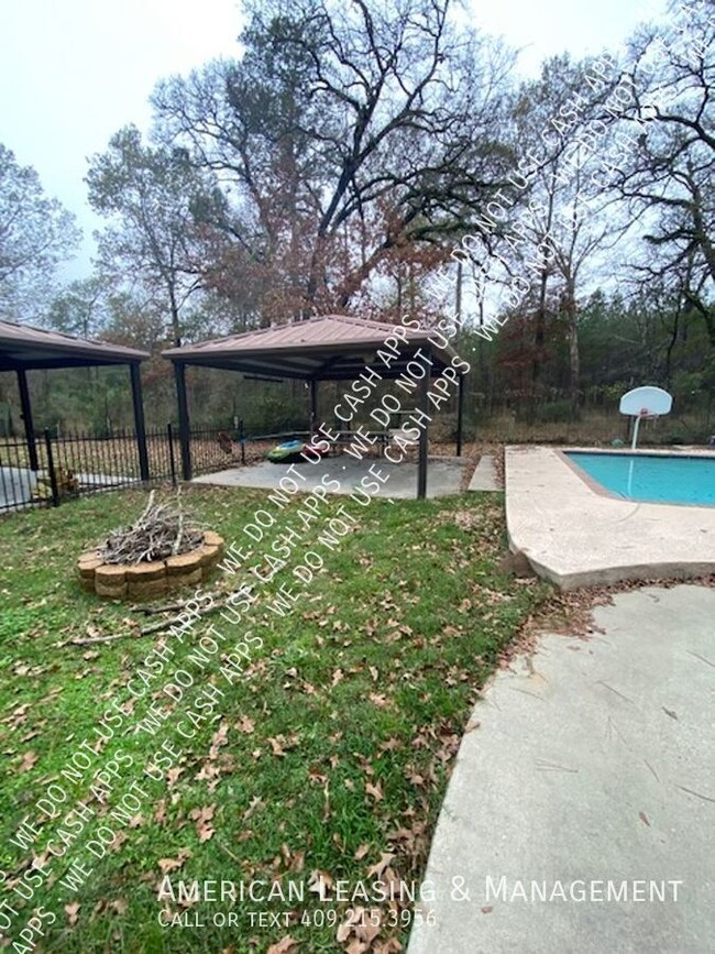 Building Photo - Spacious 3bed/2bath with pool for lease in...