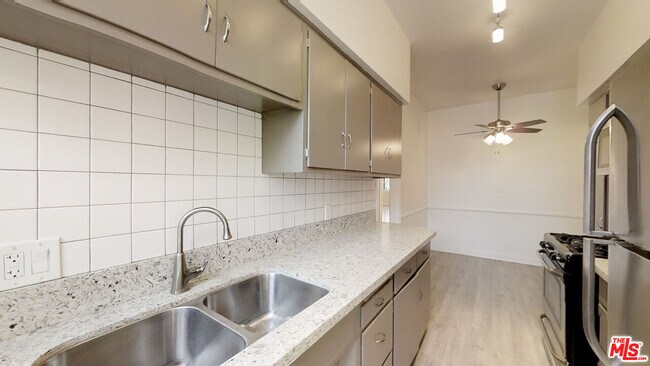 Building Photo - 1260 Flores St