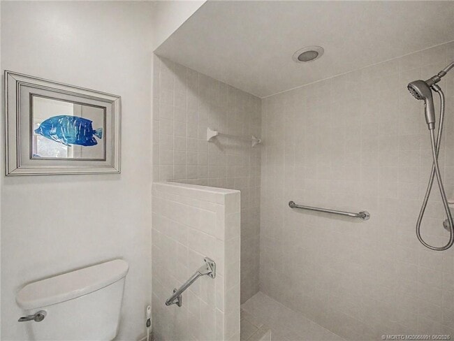 Building Photo - 3382 SW Bobalink Way