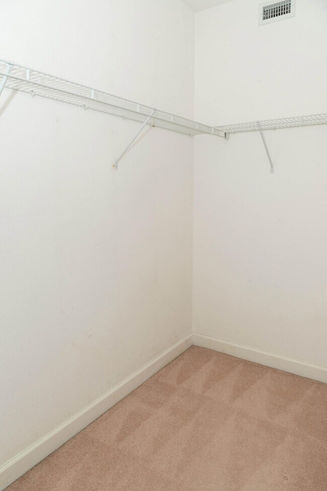 Building Photo - 113 Brooks St SE