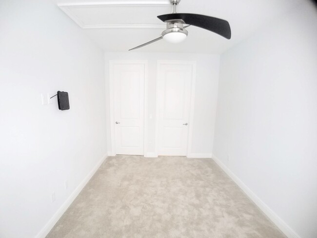 Building Photo - For Rent Stunning Luxury  4/3.5 Townhome i...