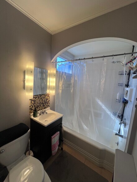 Building Photo - 763 Columbus Pky