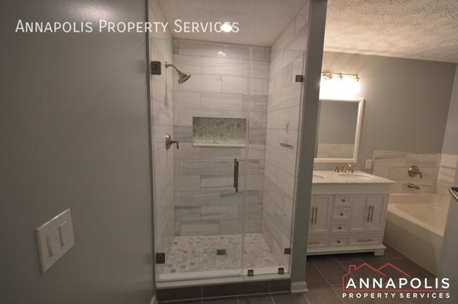 Building Photo - 30 Ironstone Ct