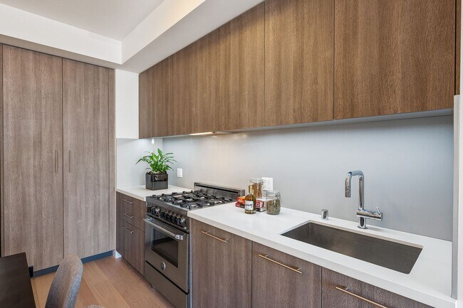 Building Photo - SoMA: Stylish 1 Bed Condo w/ Designer Finishes, Google Fiber, Bike Storage & Shared Roof Deck