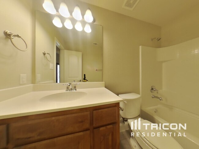 Building Photo - 3600 Meadowtrail Ln