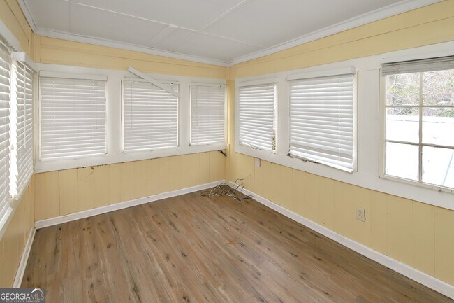 Building Photo - 304 Boulevard