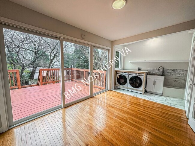 Building Photo - 4412 Volta Pl NW