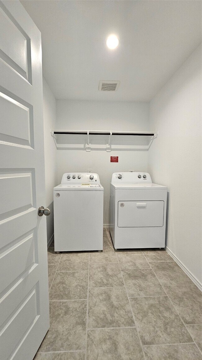 Building Photo - 1106 Appaloosa Ln