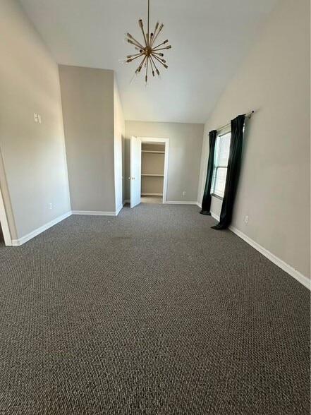 Building Photo - 233 S Iowa St