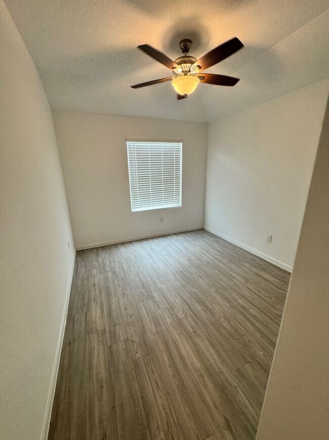 Building Photo - Modern Comfort & Style in This 2022-Built ...