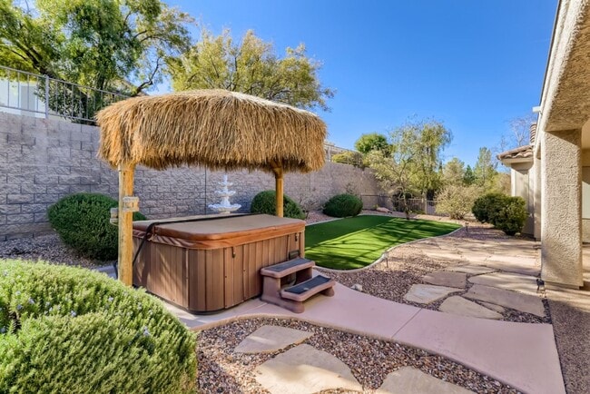Building Photo - MONROE MODEL!  ALL APPLIANCES INCLUDED, FU...