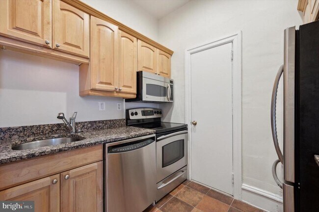 Building Photo - 250 S 13th St