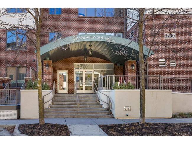 Building Photo - 5250 Grandview Square