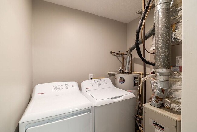 Building Photo - 110 Upland Ct