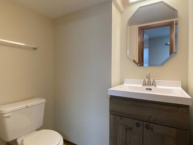 Building Photo - 34 S Macgillis Dr