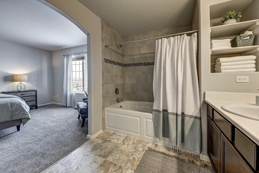 Building Photo - 7604 Sand Lake Heights