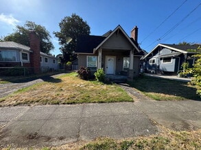 Building Photo - 2 Bedroom / 2 Bathroom Home with Loft & St...