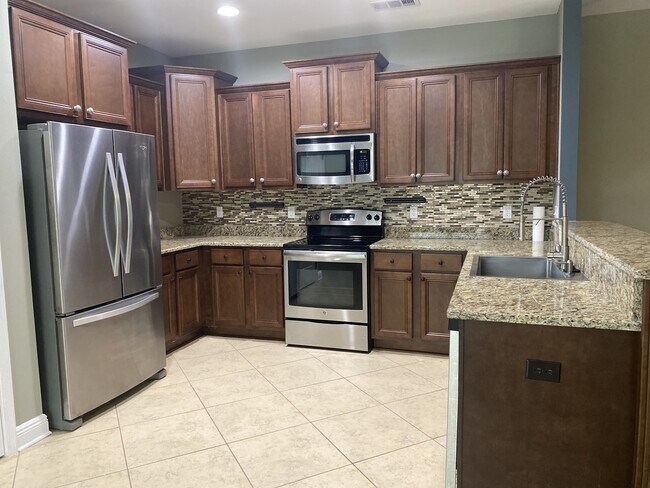 Building Photo - 5870 Pescara Dr